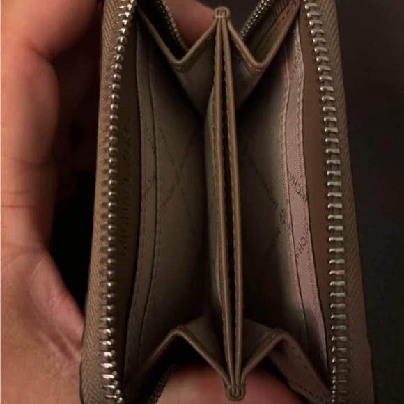 Michael Kors wallet - Picture 3 of 4